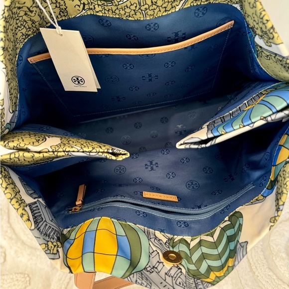 NWT Ella tote with fun print of hot air balloons. - Picture 4 of 6